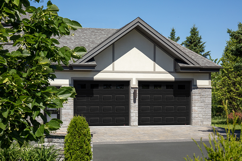 Portes de garage Standard+ Classique CC, 10 x 8' Noir, avec des fenêtres Clair